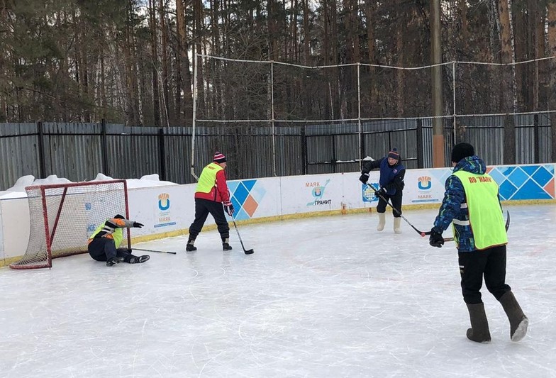 В Озерске состоялся отборочный тур по хоккею на валенках