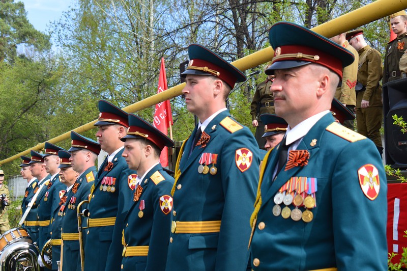 "Парад у дома": как поздравили ветеранов Озерска "Парад у дома": как поздравили ветеранов Озерска