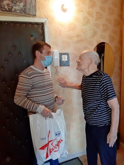 Депутаты от имени «Единой России» поздравляют ветеранов Депутаты от имени «Единой России» поздравляют ветеранов