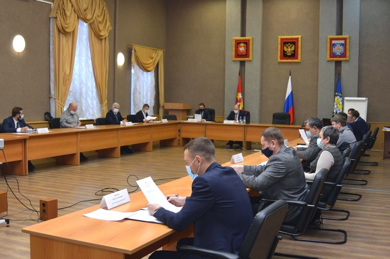 Решение депутатов усилит ограничения для муниципальных служащих