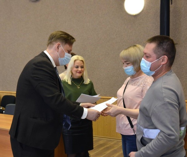 В Озерске 16 молодых семей получили жилищные сертификаты