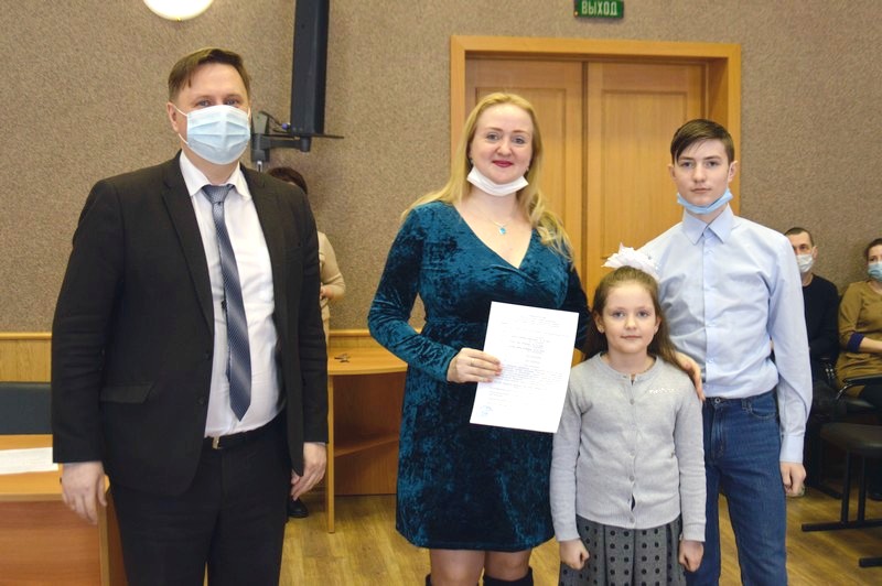 В Озерске 16 молодых семей получили жилищные сертификаты