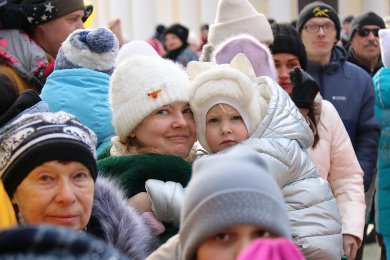 В Озерске на масленичных гуляниях весело проводили зиму