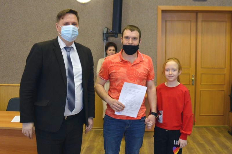 В Озерске 16 молодых семей получили жилищные сертификаты