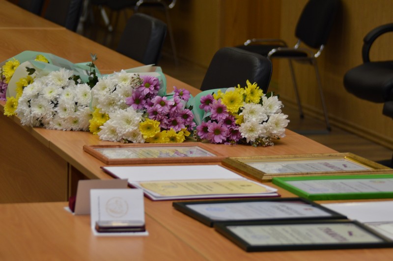 Глава округа вручил награды озерчанкам с активной гражданской позицией