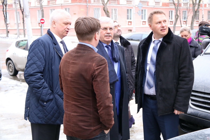 Спикер Законодательного Собрания пообещал содействие в ремонте МЦ «Мир» в Озерске