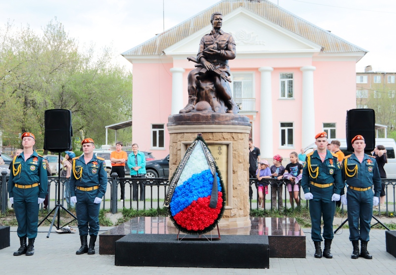 В посёлке Новогорный состоялось открытие мемориала «Защитникам Отечества»  