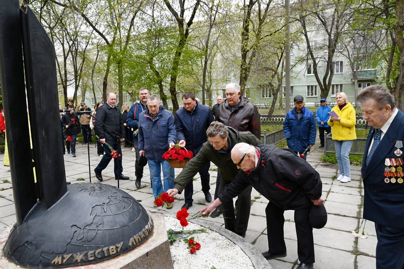 В Озерске, у памятника ликвидаторам прошла памятная церемония 