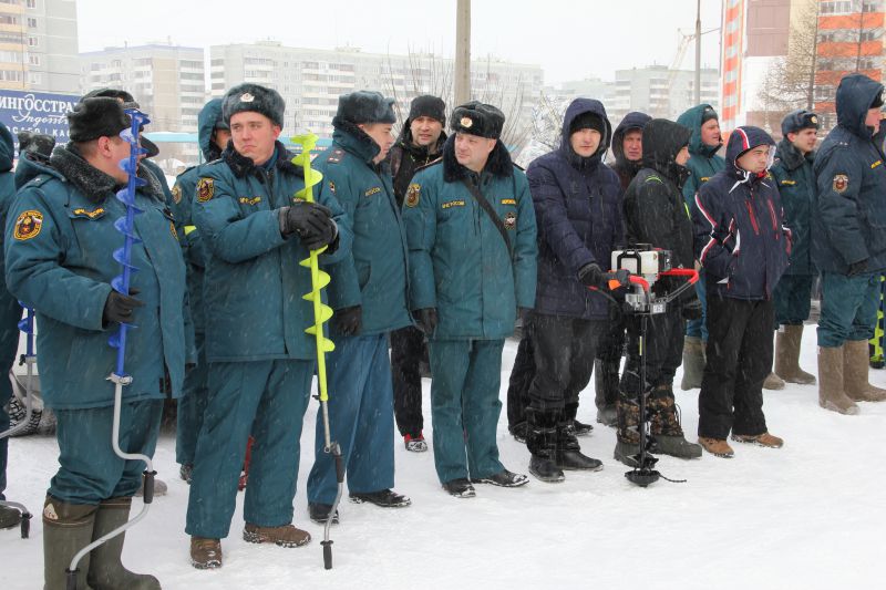 Бурение лунок – спасение для рыбы