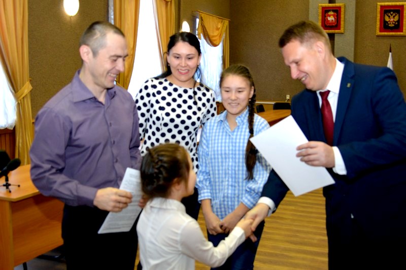 Глава округа Евгений Щербаков поздравил будущих новоселов