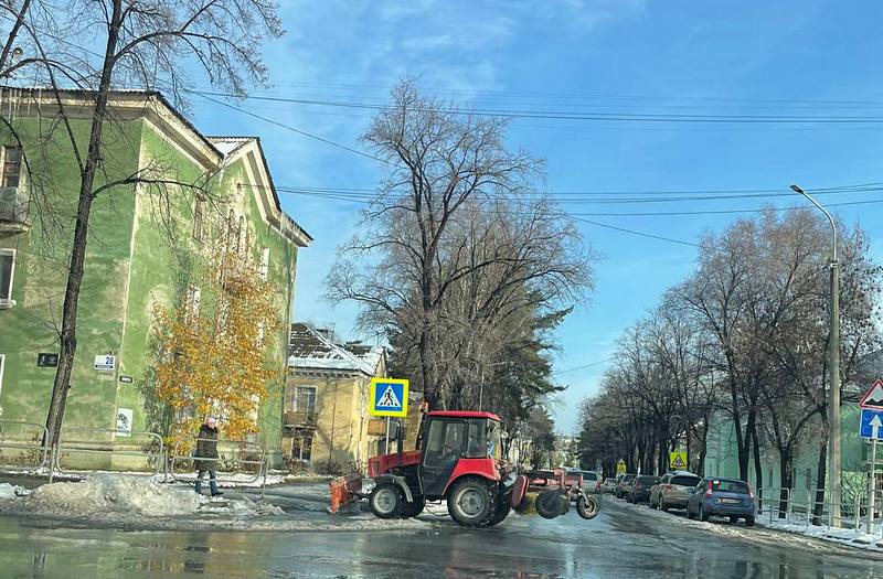 Ситуацию по уборке дорог и тротуаров в Озерске комментирует начальник УКСиБ