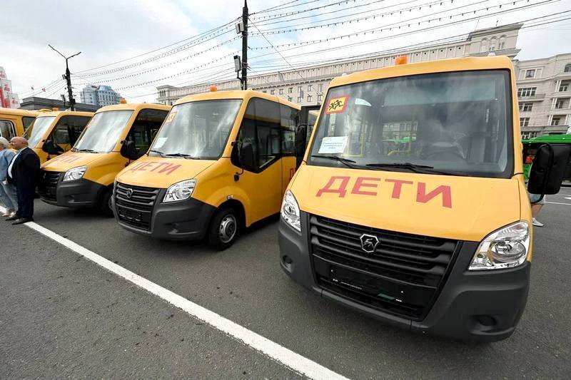 Озерск получил новый школьный автобус