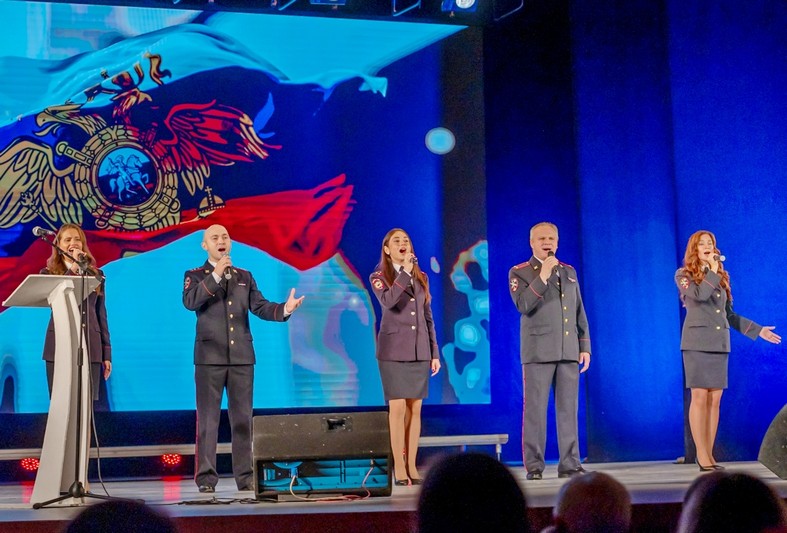 На страже закона и порядка: в Озерске поздравили сотрудников полиции