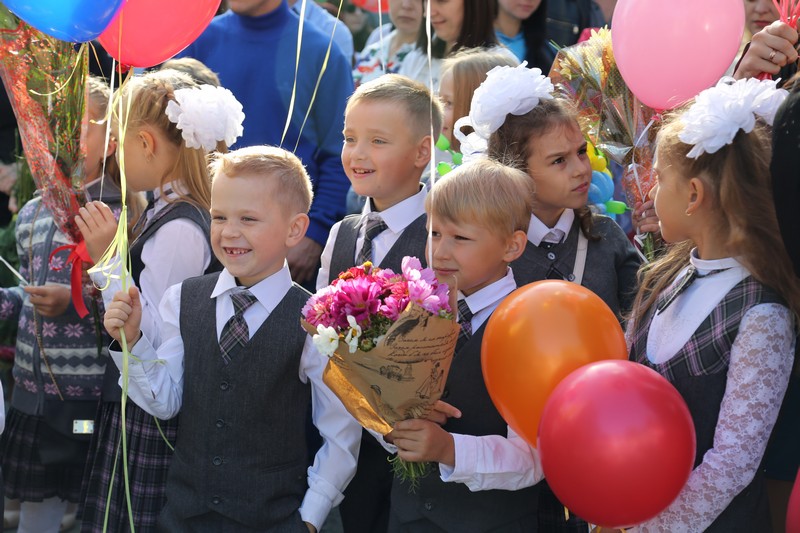 Сегодня школы Озерска вновь наполнились детскими голосами 