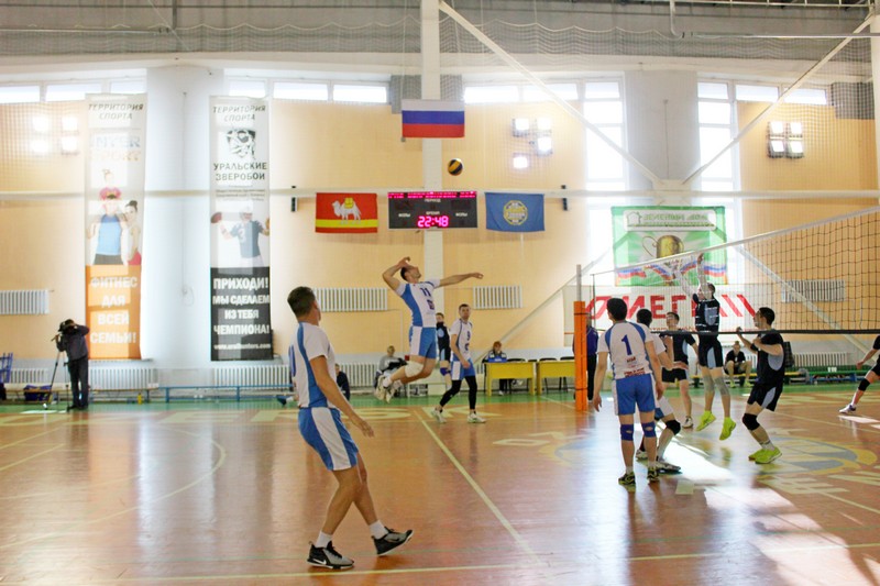 В Озерске на финал чемпионата области по волейболу собрались десять сильнейших команд