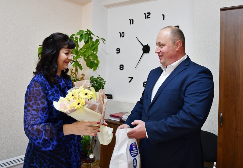 Депутаты-единороссы поздравили воспитателей