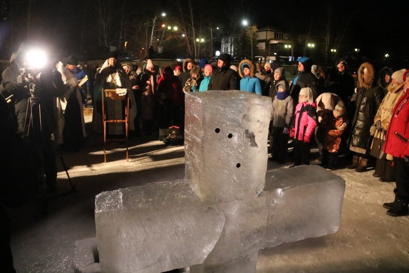 Озерчане приняли участие в традиционных Крещенских купаниях 