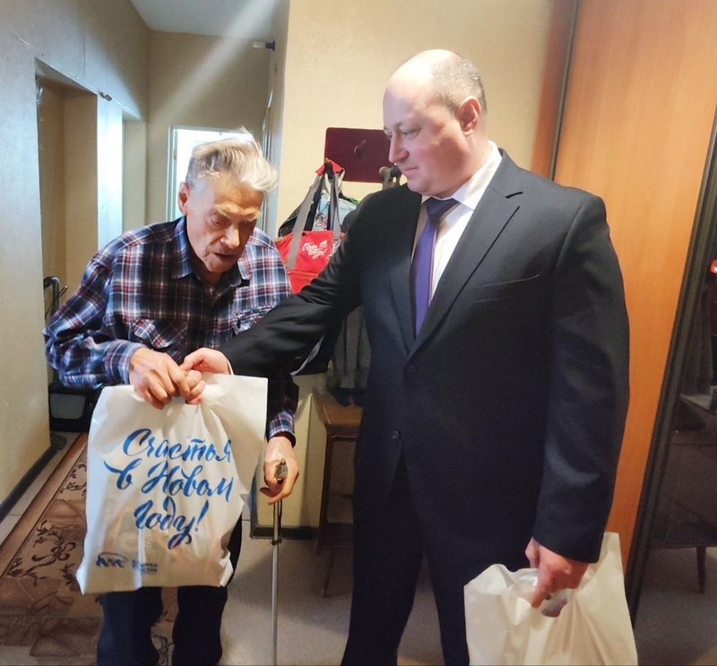 Поздравили с Новым Годом ветеранов-фронтовиков